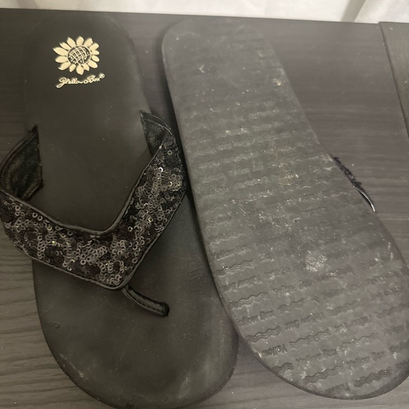 🛍️Yellow Box Black Sparkle Sandals - Picture 7 of 10